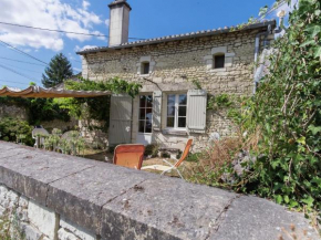 Romantic holiday home with enclosed garden